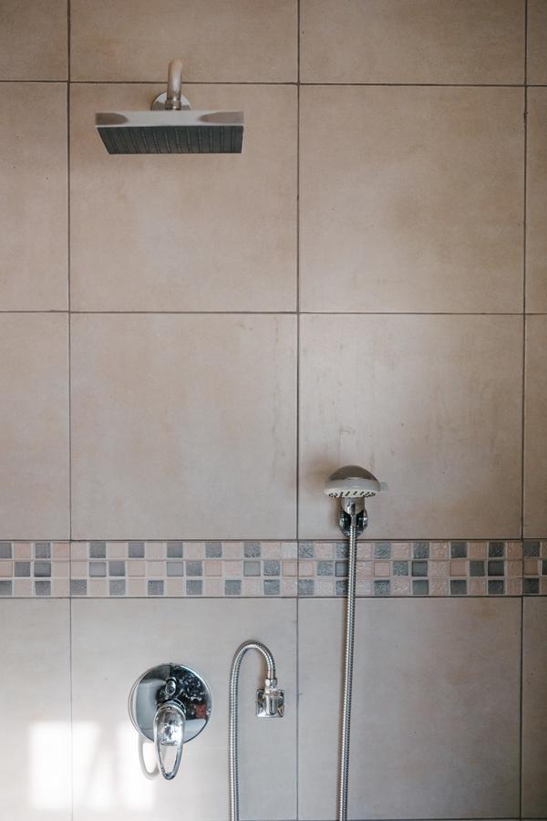 The Guinea Fowl Bed & Breakfast Entebbe Bagian luar foto