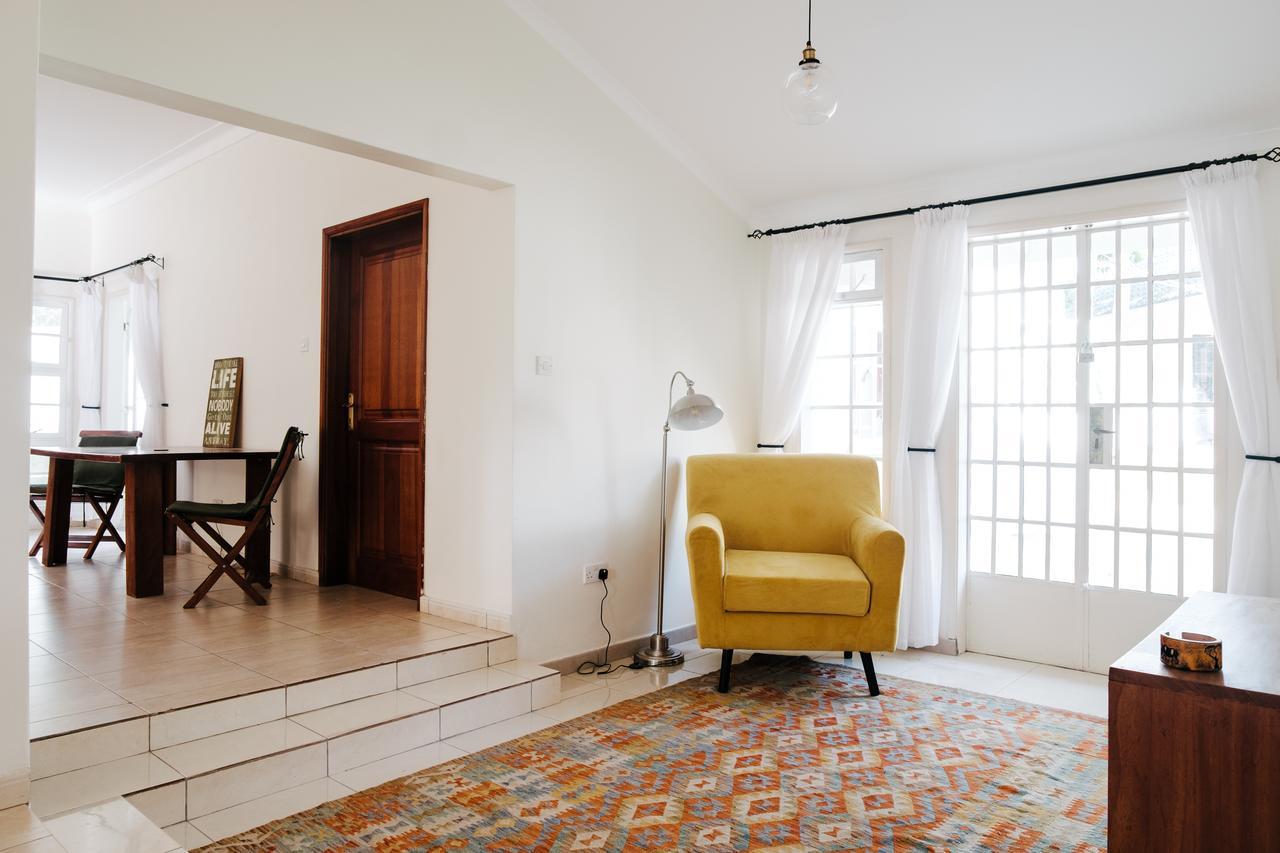 The Guinea Fowl Bed & Breakfast Entebbe Bagian luar foto