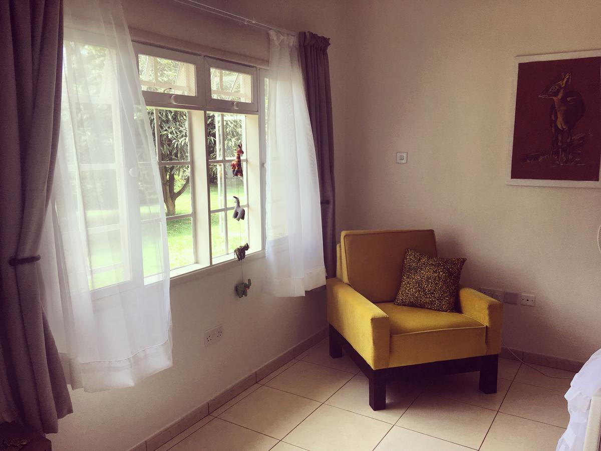 The Guinea Fowl Bed & Breakfast Entebbe Bagian luar foto